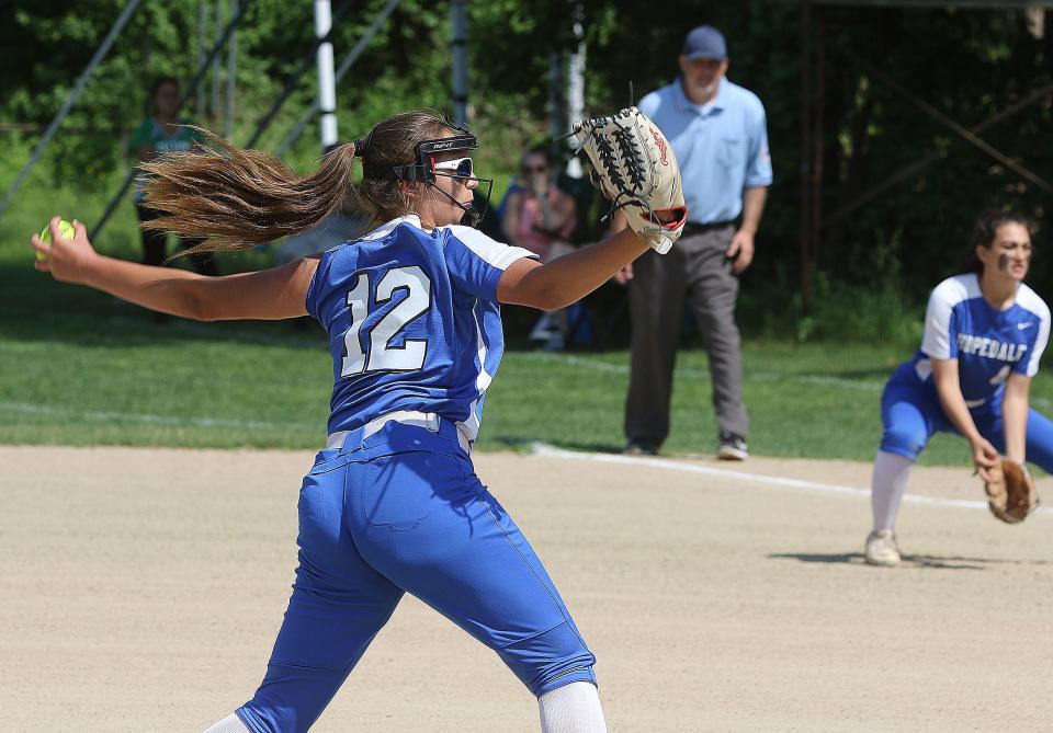 Hopedale's Lizzie Brytowski pitches one in during the first inning against Maynard, May 31, 2022.