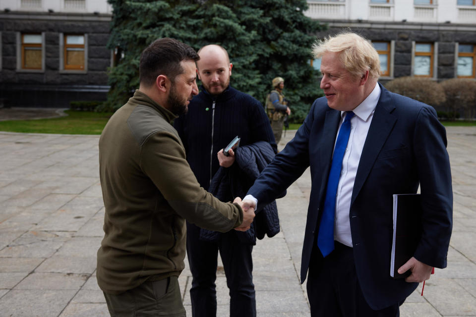 Boris Johnson praised Volodymyr Zelensky's leadership amid Russia's invasion and war. Source: Twitter/@BorisJohnson