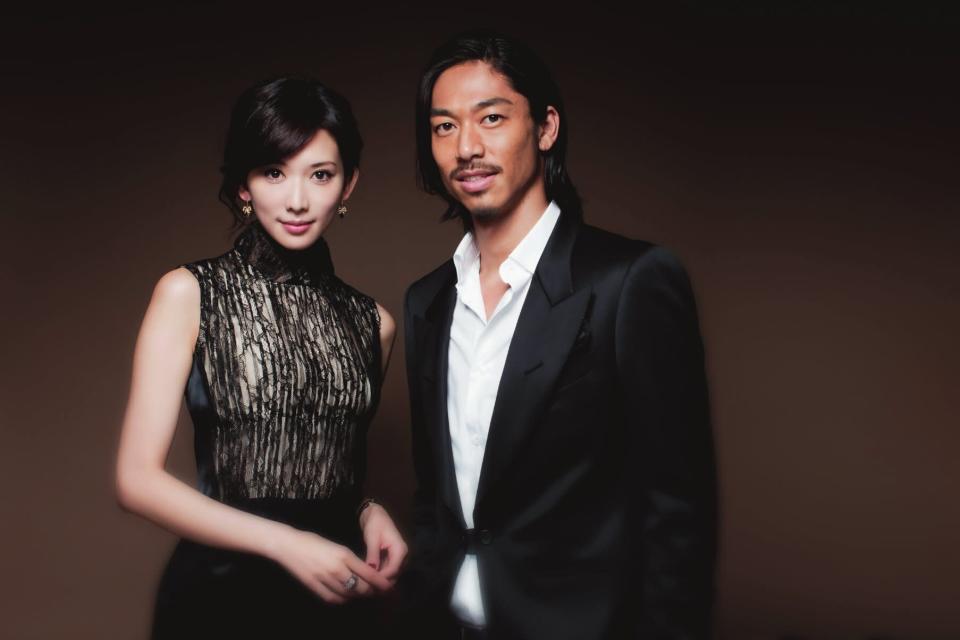 林志玲（左）宣布和「放浪兄弟」的Akira結婚。（圖／翻攝微博）