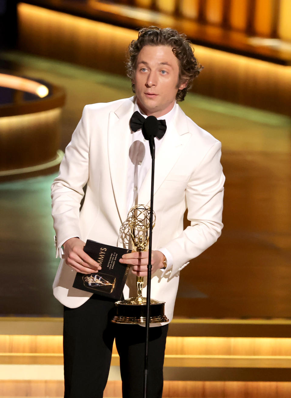 Jeremy Allen White Gives ShoutOut to Daughters During Emmys Acceptance