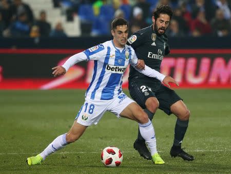 Soccer Football - Copa del Rey - Round of 16 - Second Leg - Leganes v Real Madrid - Butarque Municipal Stadium, Leganes, Spain - January 16, 2019 Leganes' Javier Eraso in action with Real Madrid's Isco REUTERS/Javier Barbancho