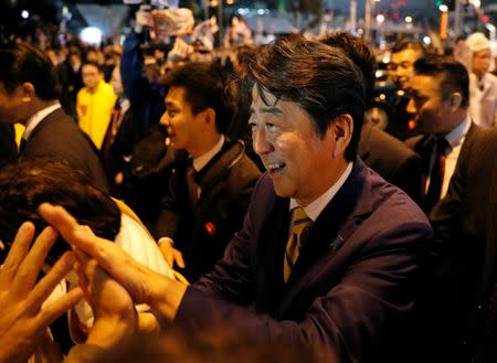 Japan's Prime Minister Shinzo Abe, leader of the Liberal Democratic Party, greets his supporters at an election campaign rally in Tokyo, Japan October 21, 2017. REUTERS/Kim Kyung-Hoon