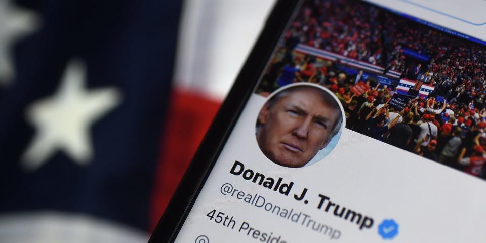 president trump twitter phone app american flag