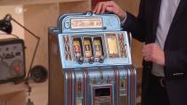 Ebenfalls am Mittwoch bei "Bares für Rare": Ein Spielautomat aus den 1950er-Jahren der Tura-Automatenfabrik wurde für 700 Euro von Daniel Meyer erworben, auch wenn der Verkäufer einen Wert von 1000 bis 2000 Euro angepeilt hatte.