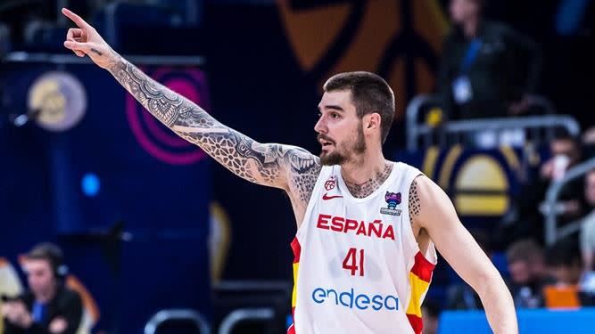 弟弟胡安（Juancho Hernangomez）今年不只在電影中扮演逆襲的西班牙球員，也在歐錦賽上率領西班牙闖進4強。（圖／翻攝自FIBA官網）