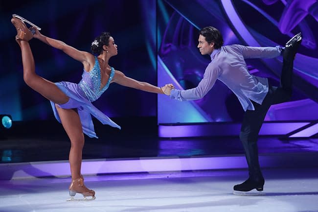 Joey and Vanessa skate in final