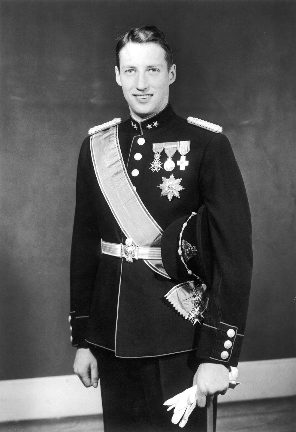 file pictures of king of norway harald v