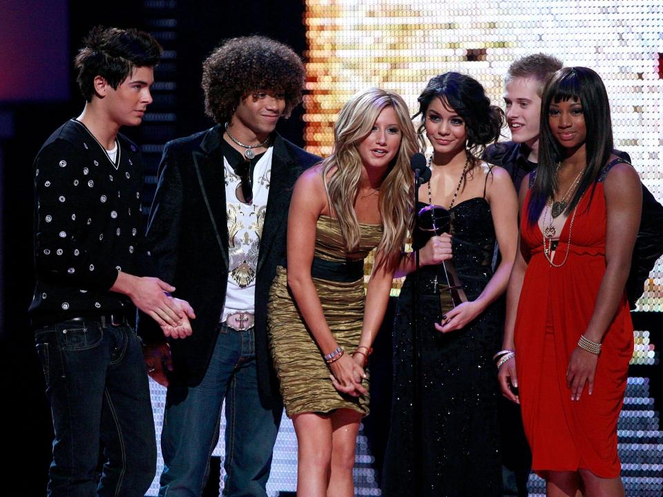 hsm cast billboard music awards december 2006 