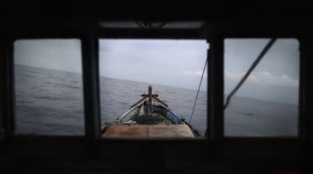 The boat of local fisherman Rusli Suhardi heads towards fishing grounds off the east coast of Natuna Besar July 9, 2014. REUTERS/Tim Wimborne