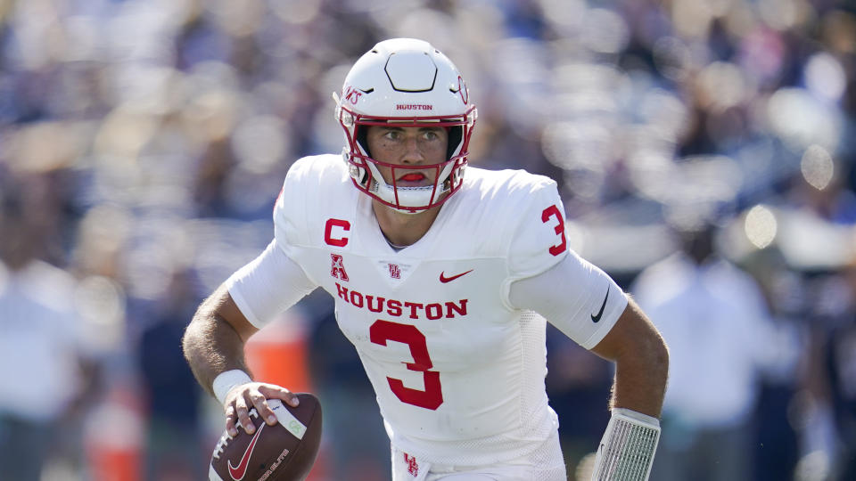 Houston quarterback Clayton Tune rolls out looking to pass against Navy during the first half of an NCAA college football game, Saturday, Oct. 22, 2022, in Annapolis, Md. (AP Photo/Julio Cortez)