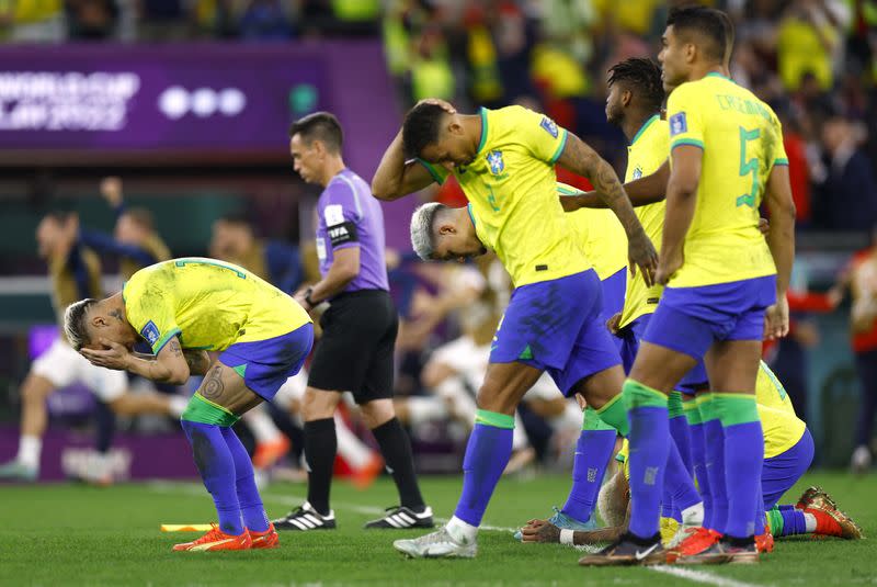 Foto del viernes de Antony y sus compañeros de Brasil tras la eliminación en los cuartos de final