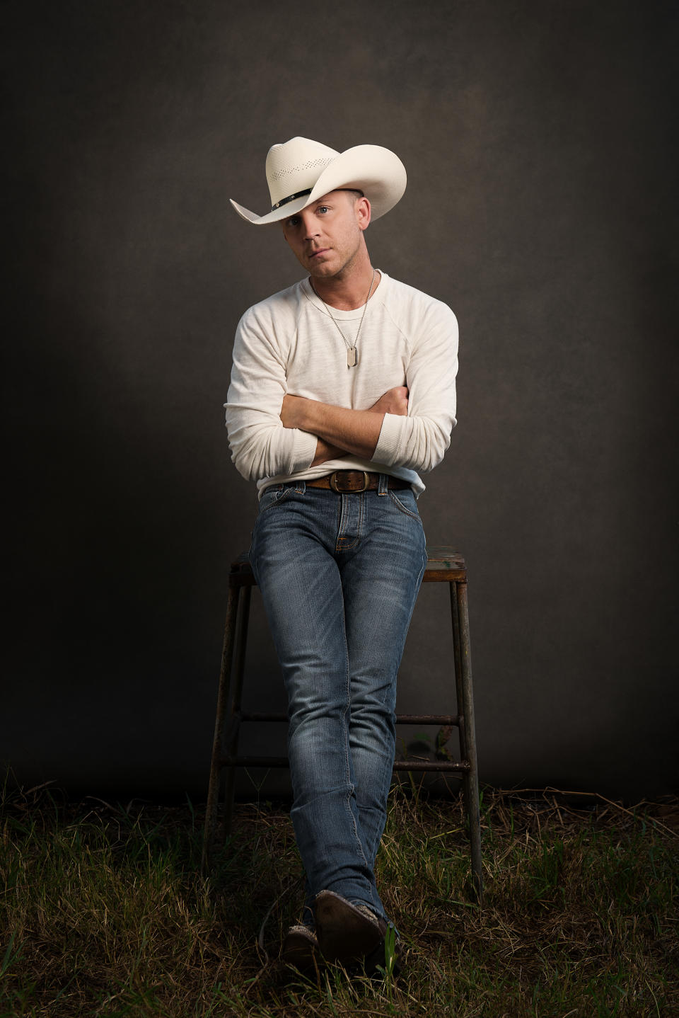 PEOPLE can exclusively reveal country star Justin Moore's newest music video