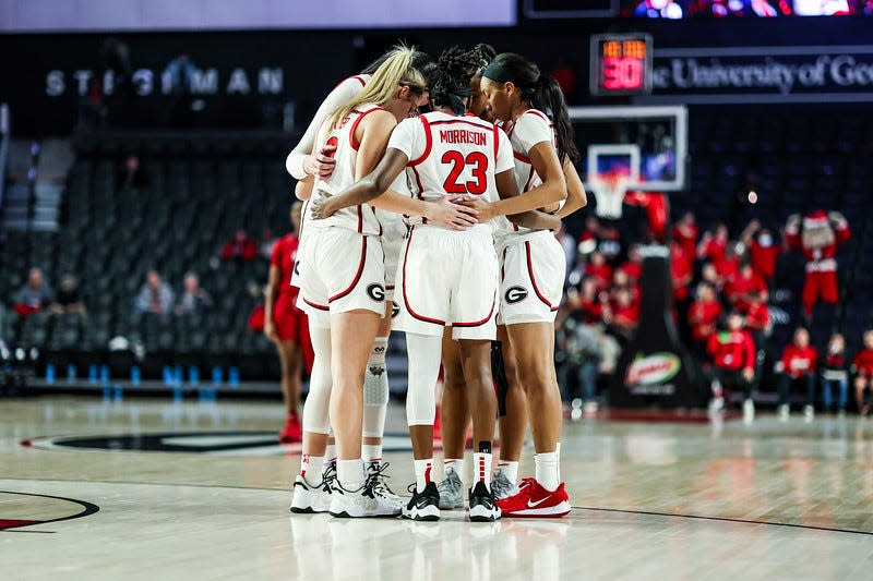 Georgia huddles during a game against South Alabama at Stegeman Coliseum in Athens, Ga., on Tuesday, Dec. 21, 2021. (Photo by Tony Walsh)