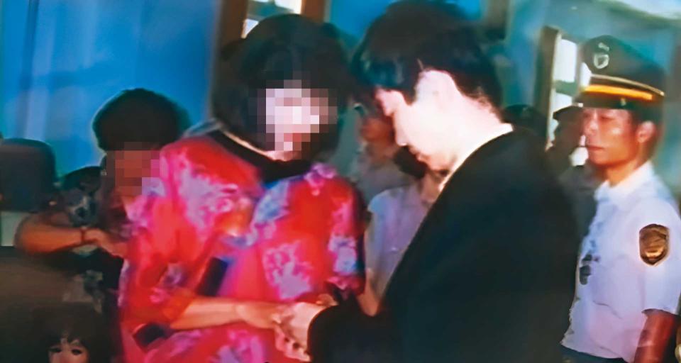 遭槍決前，林來福在看守所與女友阿桃結婚。（翻攝東森新聞）