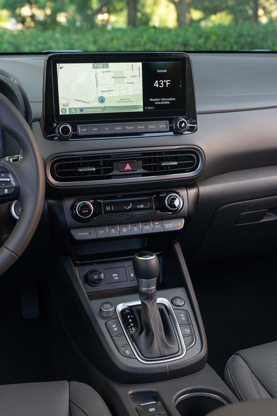 <p>Apple CarPlay and Android Auto capability are standard on the 2023 Kona, with the wireless version available optionally.</p>