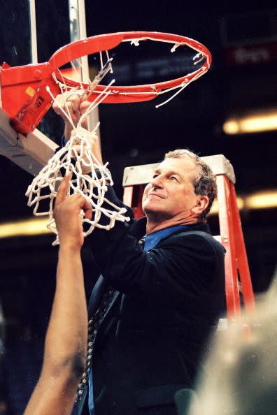 38) 1999: UConn's First Title