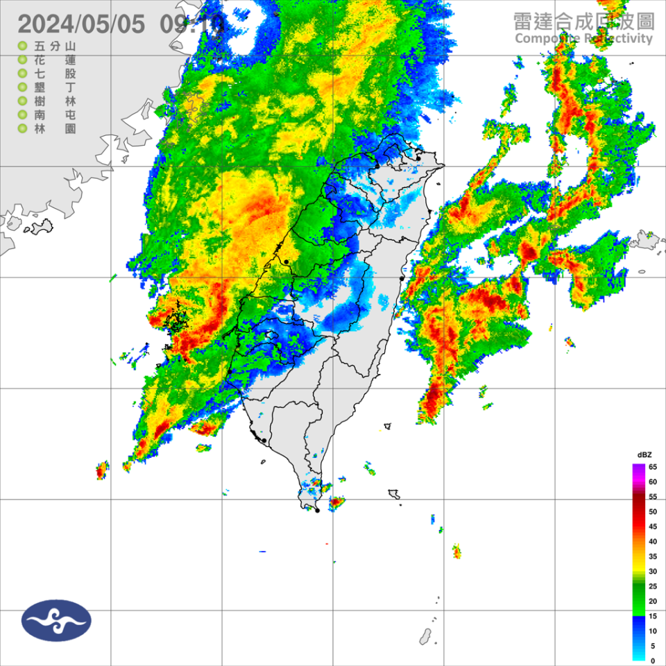 旺盛對流雲系接近台灣中。（翻攝自氣象署）