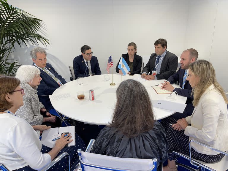 Janet Yellen y David Lipton en el encuentro con Martín Guzmán, flanqueado por Sergio Chodos y Cecilia Nahón.