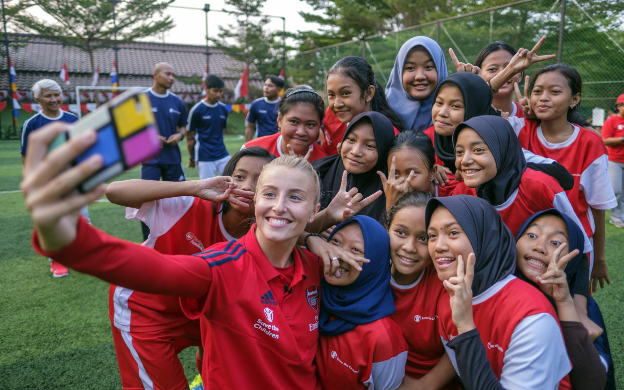 Arsenal footballer Leah Williamson taking a wefie with participants of the Coaching for Life programme in Jakarta, which was launched on 22 October 2019. (PHOTO: Jiro Ose/Save the Children)