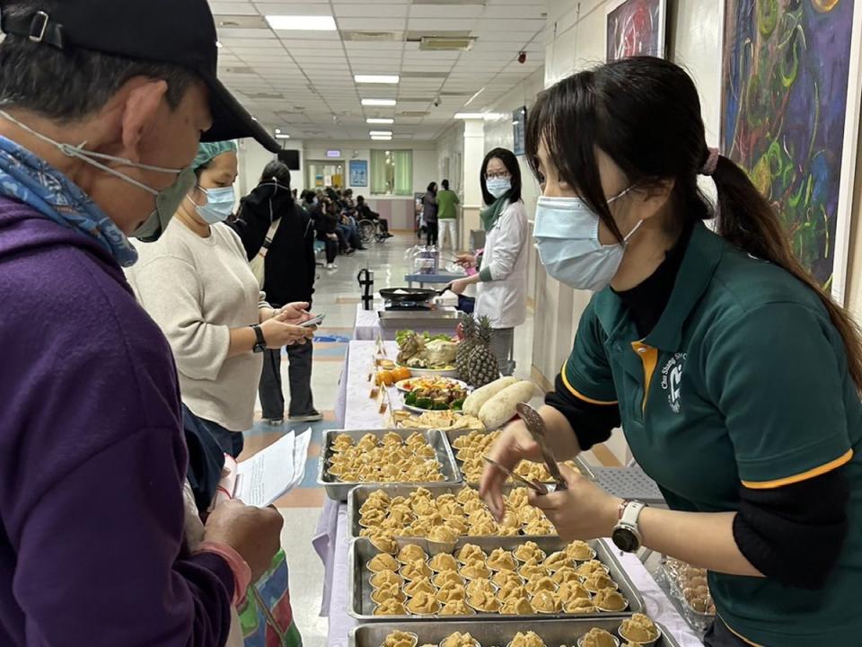 年節到！竹山秀傳醫院啟動賀新春、社區健檢以及養生年菜，提倡健康過新年。（圖：竹山秀傳醫院提供）