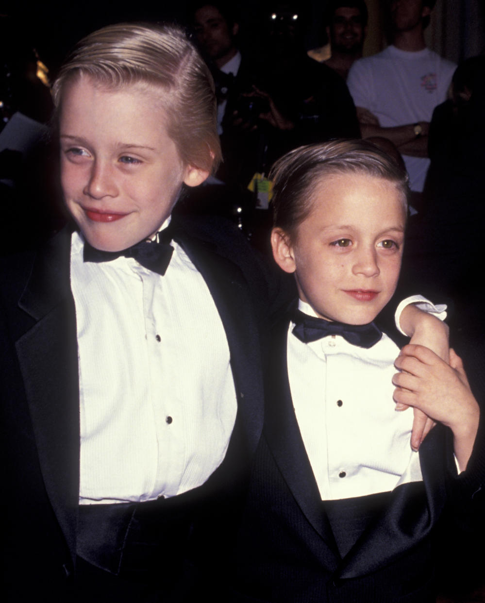 LOS ANGELES, CA - 9 DE MARZO: Macaulay Culkin y Kieran Culkin asisten a la quinta entrega anual de los premios American Comedy Awards el 9 de marzo de 1991 en el Shrine Auditorium de Los Ángeles, California. (Foto de Ron Galella, Ltd./Colección Ron Galella a través de Getty Images)