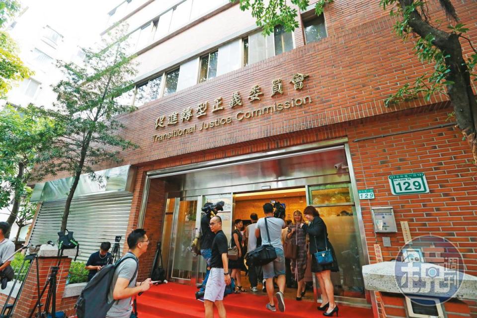立法院2017年審查《促轉條例》，蔣萬安是唯一一位對受害者平反條文投下贊成票的藍委。