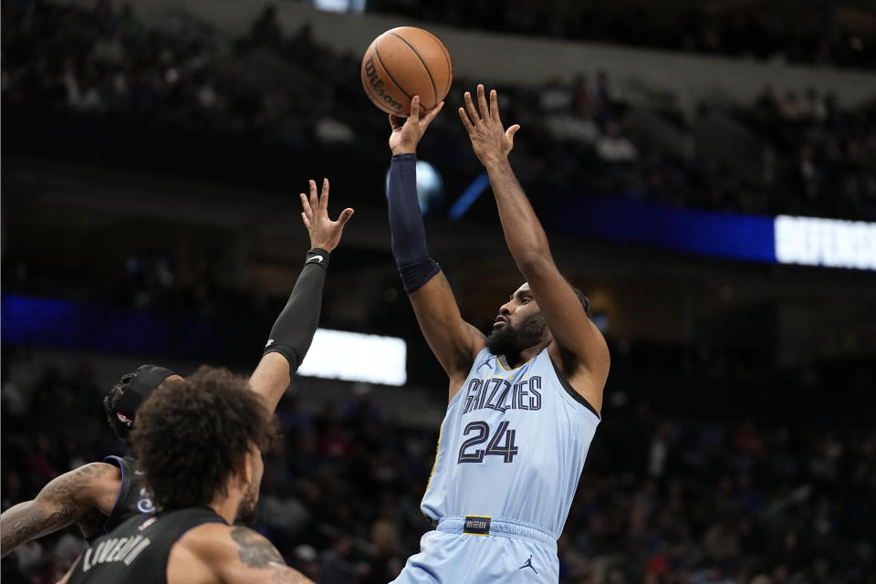 Memphis Grizzlies' Jalen Nowell (24) shoots over Dallas Mavericks defenders in the first half of an NBA basketball game in Dallas, Friday, Dec. 1, 2023. (AP Photo/Tony Gutierrez)