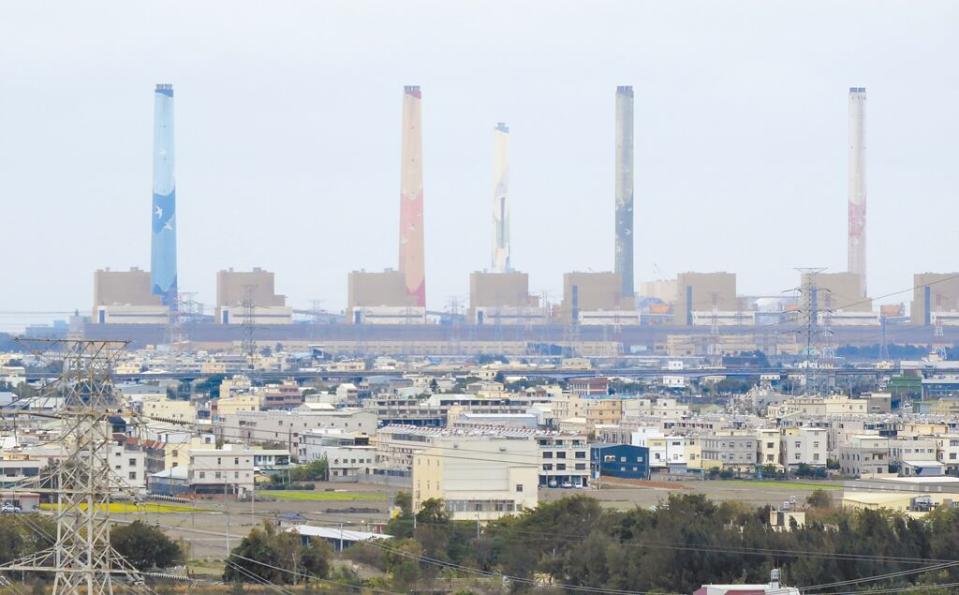 台電擬修改備轉率燈號，讓網友傻眼，一面倒狂嗆民進黨。（本報資料照片）