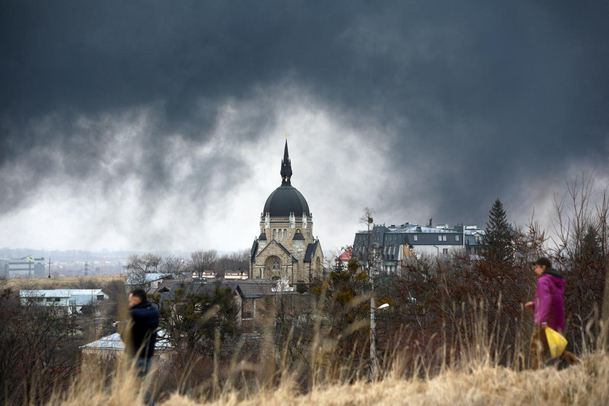 Paisible ville de l’ouest de l’Ukraine, Lviv accueille désormais de nombreux réfugiés de l’est du pays qui cherchent à s’éloigner du front et des bombes russes, à l’image de Kataryna. 