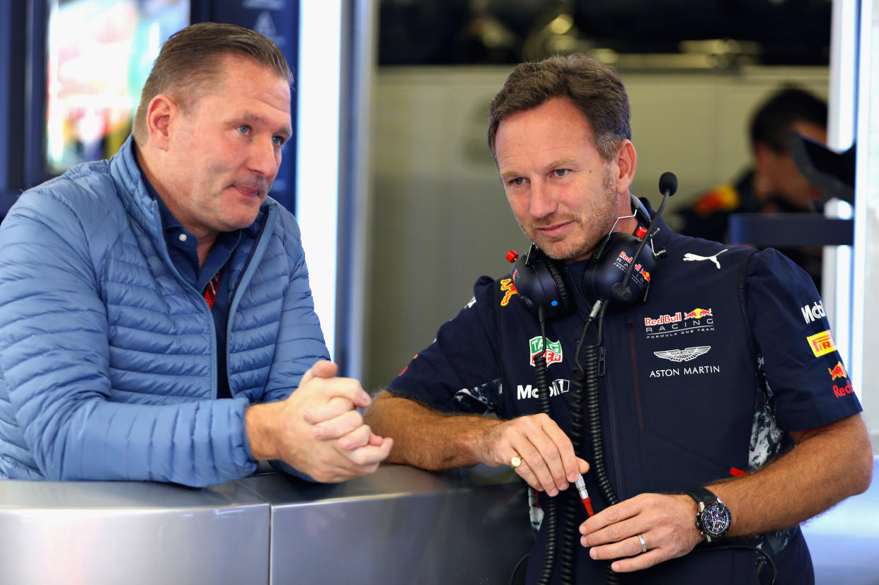 Christian Horner habla con Jos Verstappen en 2017 en México.  (Foto: Mark Thompson/Getty Images)