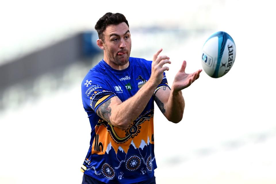 Cadeyrn Neville runs through drills during a Brumbies Super Rugby Pacific captain's run (Getty Images)