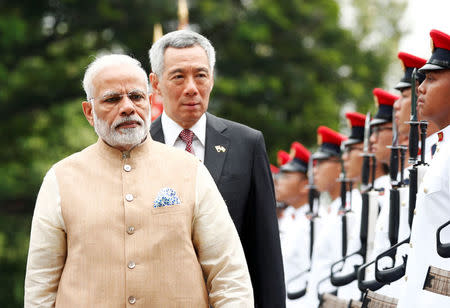 Prime Minister Narendra Modi inspects an honour guard with Singapore’s Prime Minister Lee Hsien Loong at the Istana in Singapore June 1, 2018. REUTERS/Edgar Su