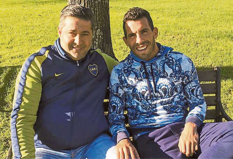 El presidente y el capitán: Angelici había tuiteado "el único grande", pero luego pidió moderación y Tevez exhortó a ser prudentes