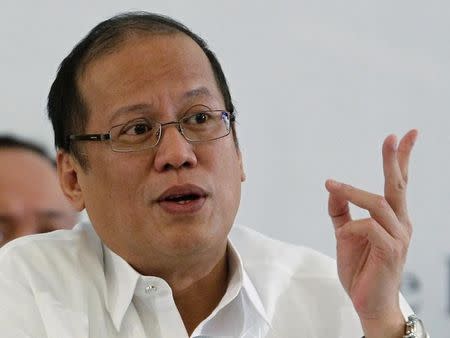 Philippines President Benigno Aquino gestures as he answers questions during the annual forum of the Foreign Correspondents Association of the Philippines (FOCAP) at a hotel in Manila October 17, 2012. REUTERS/Cheryl Ravelo