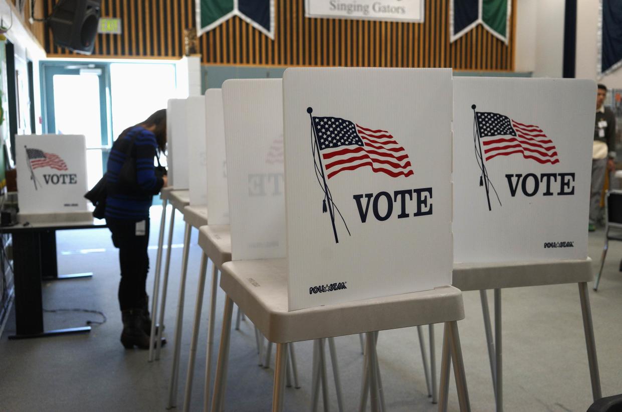 A voter fills in her ballot as she votes in the U.S. midterm elections November 4, 2014. (Reuters)