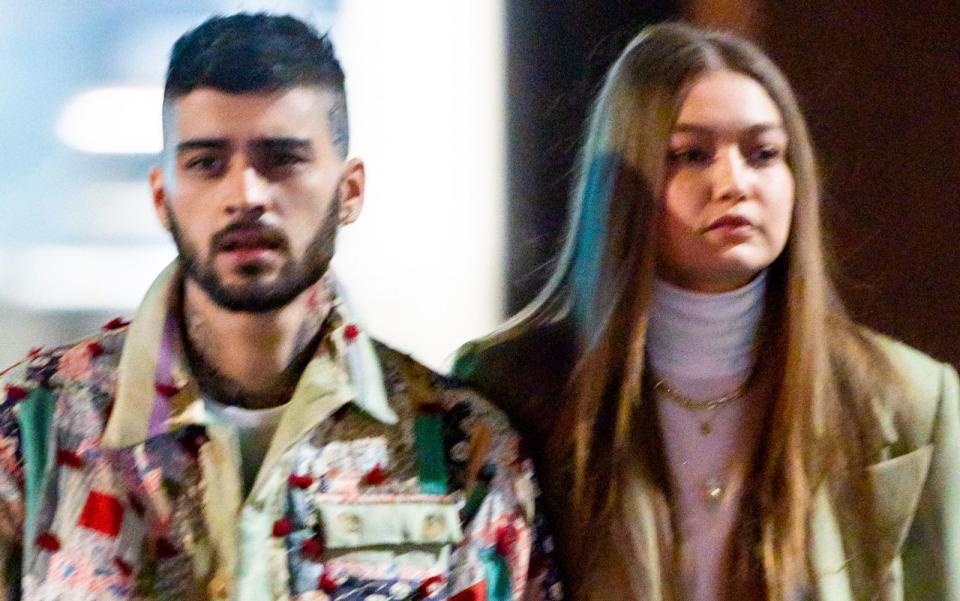 Sie waren seit 2015 ein Paar und sind seit September 2020 Eltern einer gemeinsamen Tochter: Sänger Zayn Malik und Model Gigi Hadid trennten sich im Oktober, nachdem sie ihm vorgeworfen hatte, ihre Mutter Yolanda im Streit geschlagen zu haben. Der Ex-One-Direction-Star beteuerte vor Gericht seine Unschuld, wurde aber zu einer Bewährungsstrafe verurteilt. (Bild: Gotham/GC Images/Getty Images)