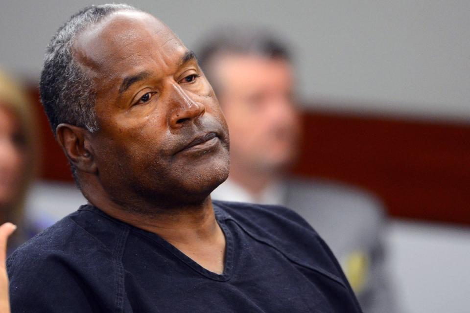 OJ Simpson watches his former defense attorney Yale Galanter testify during an evidentiary hearing in Clark County District Court on May 17, 2013 in Las Vegas, Nevada. (Getty Images)