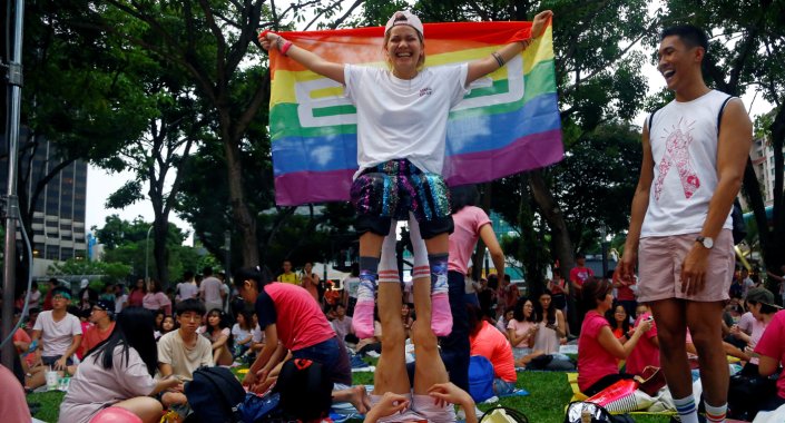 A participant holds up a rainbow flag at Pink Dot, an annual event organised in support of the LGBT community, at the Speakers' Corner in Hong Lim Park in Singapore, June 29, 2019. (REUTERS/Feline Lim)