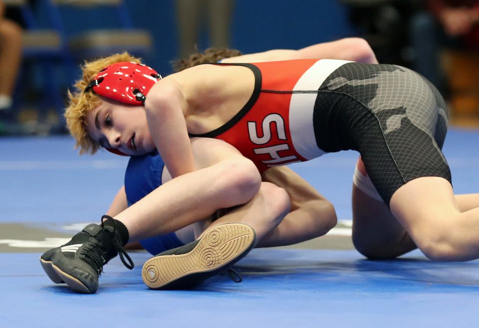 Pearl River's John Connolly and Sleepy Hollow's Dorian Hidalgo wrestle in the 101-pound weight class during the Sec 1 Div II Dual Meet Tournament finals at Pearl River High School Dec. 20, 2023. Hidalgo won the match.