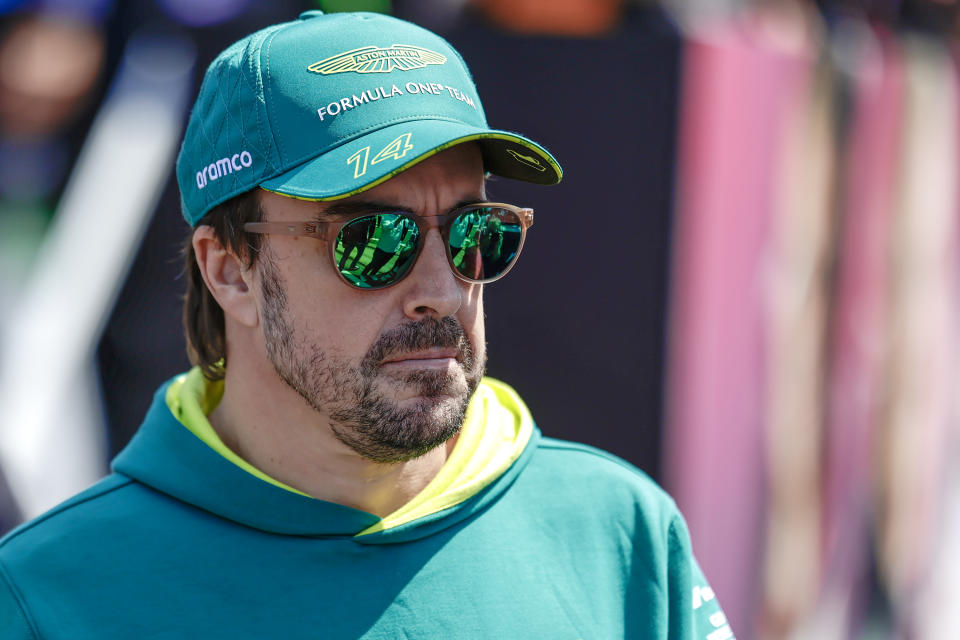 SUZUKA, JAPAN - 7 APRIL: Fernando Alonso uit Spanje en Aston Martin Aramco F1 Team tijdens de F1 Japanse Grand Prix op Suzuka International Raceway op 7 april 2024 in Suzuki, Japan.  (Foto door Qian Jun/MB Media/Getty Images)