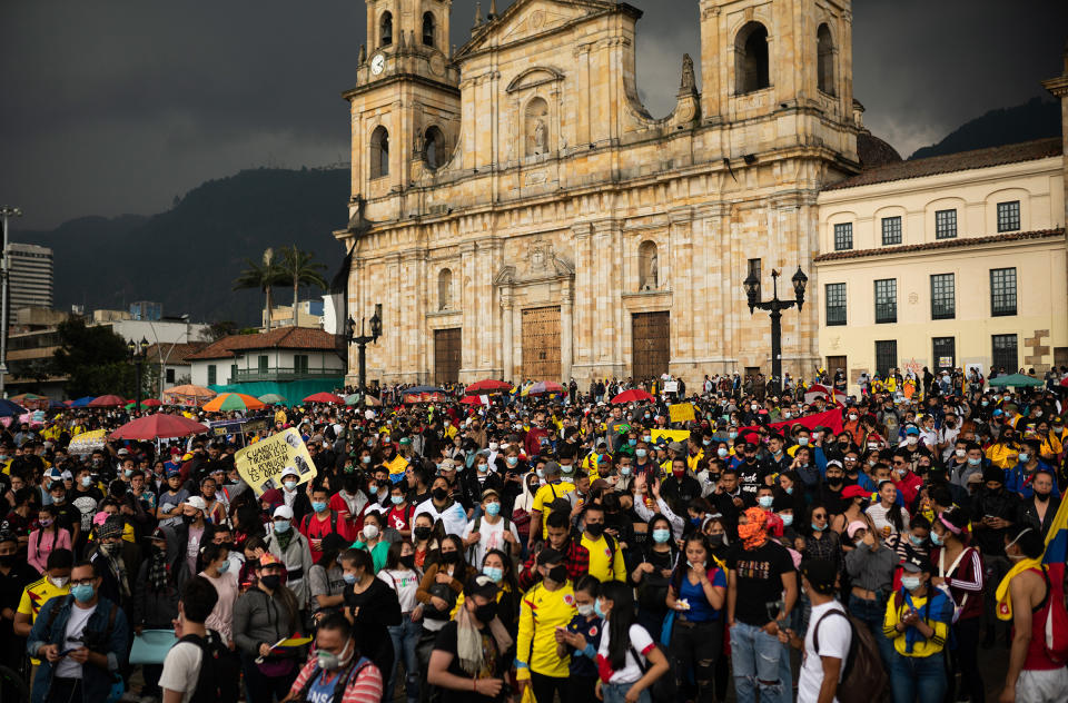 Hundreds of marchers arrive at the Plaza de Bolivar in Bogotá on May 1.<span class="copyright">Andres Cardona—Reojo Colectivo</span>
