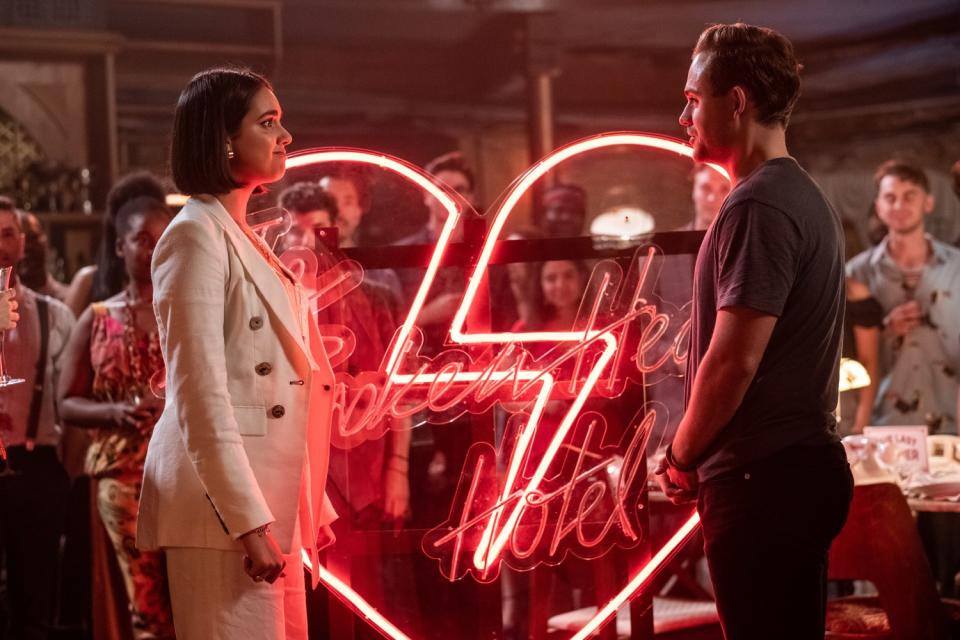 Geraldine Viswanathan (left) and Dacre Montgomery in "Broken Hearts Gallery"