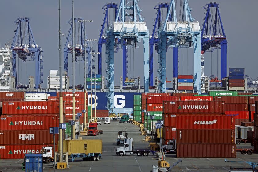 PORT OF LOS ANGELES, CALIF. - SEPT. 23, 2019 - Truckers now navigate 26 miles of roads to pick up cargo inside Maersk's APM Terminal at the Port of Los Angeles. APM is introducing robots to tackle congestion. (Christina House / Los Angeles Times)