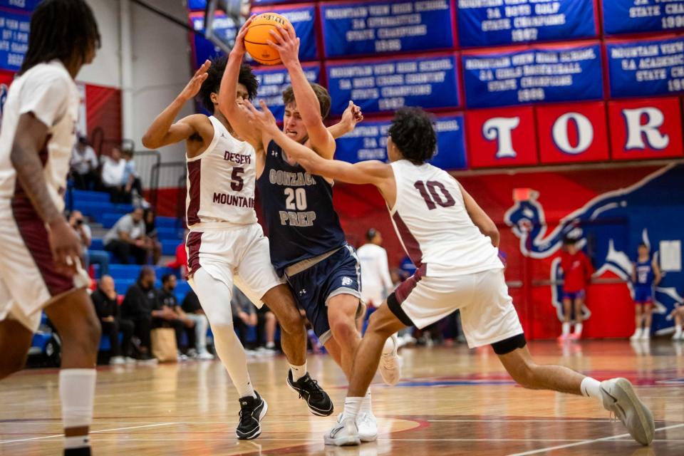 Gonzaga Prep Bullpups' Henry Sandberg (20) runs with the ball against Desert Mountain Wolves Kalek House (5) and Kaden House (10) at Mountain View High School in Mesa on Dec. 27, 2023.