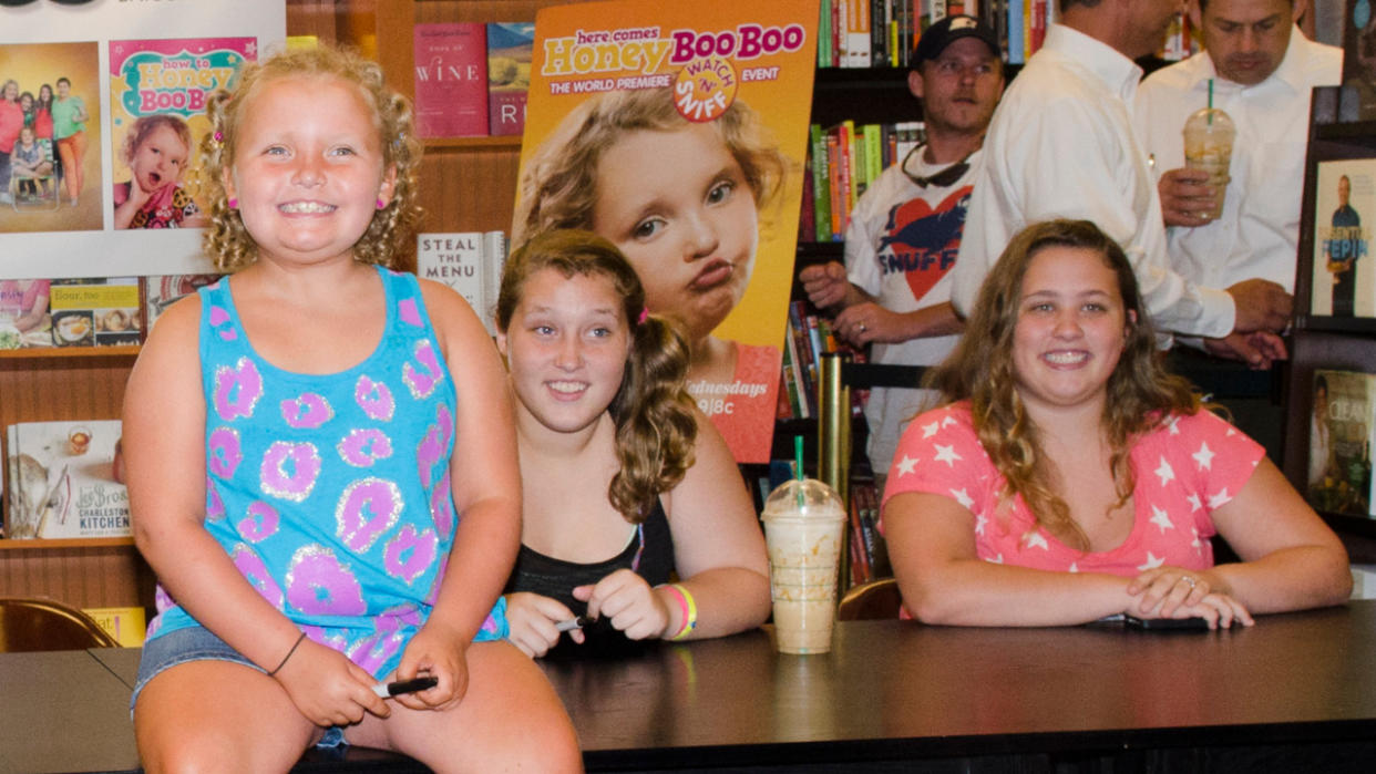  Honey Boo Boo and her sisters at a book signing, 