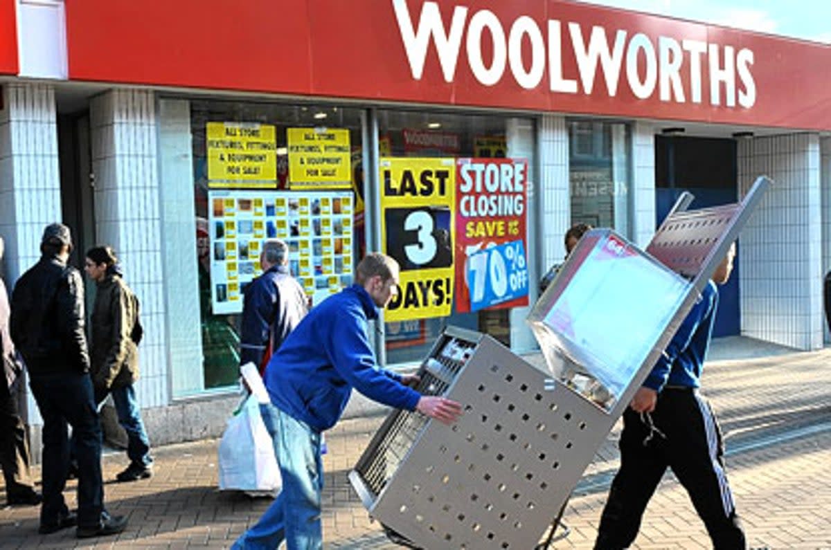 End of the line: bargain hunters and nostalgic well-wishers visit the Croydon branch of Woolworths, which has stood on the same site for 96 years, on the store’s last day of trading in December 2008
