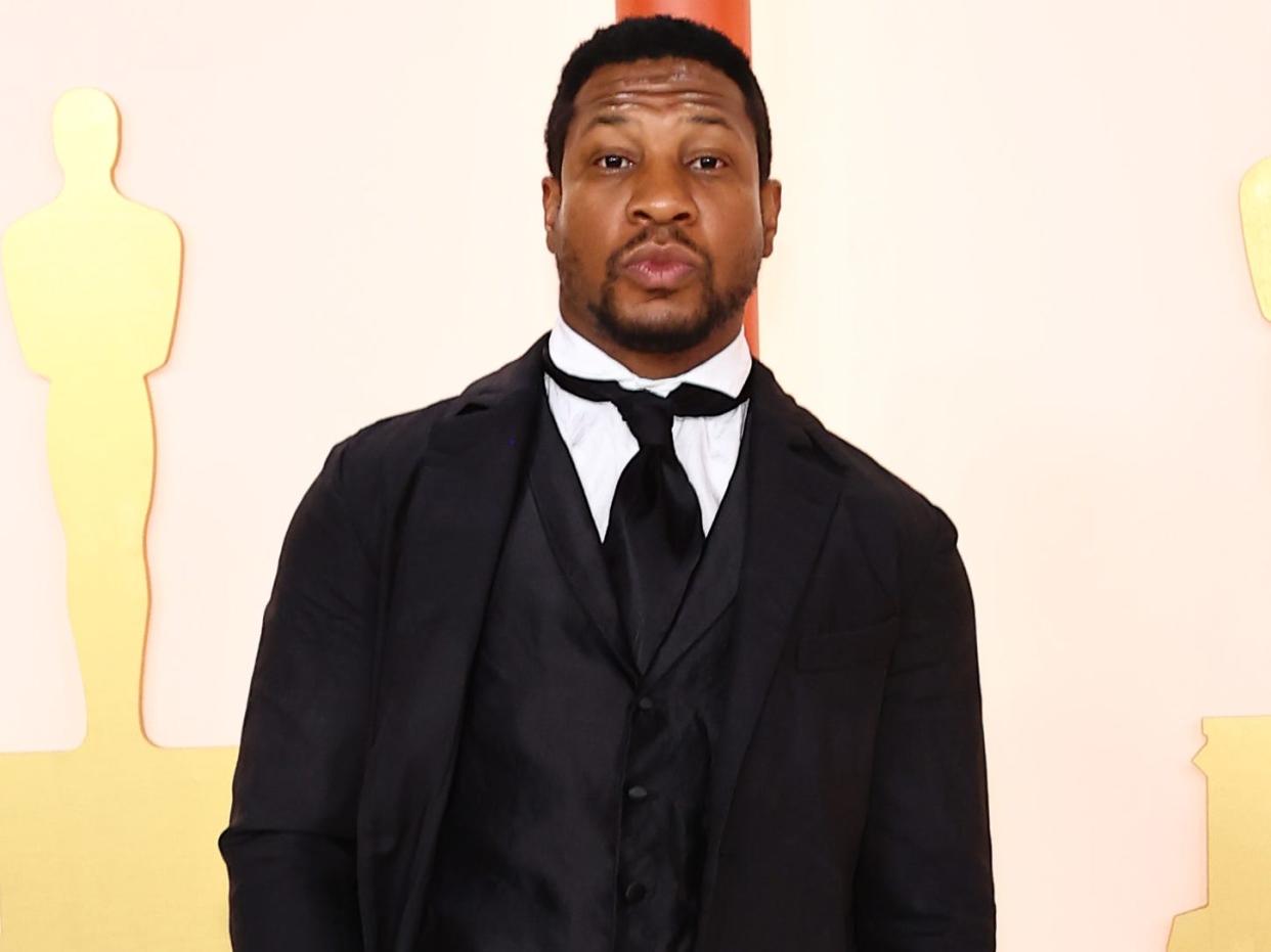 Jonathan Majors attends the 2023 Academy Awards.