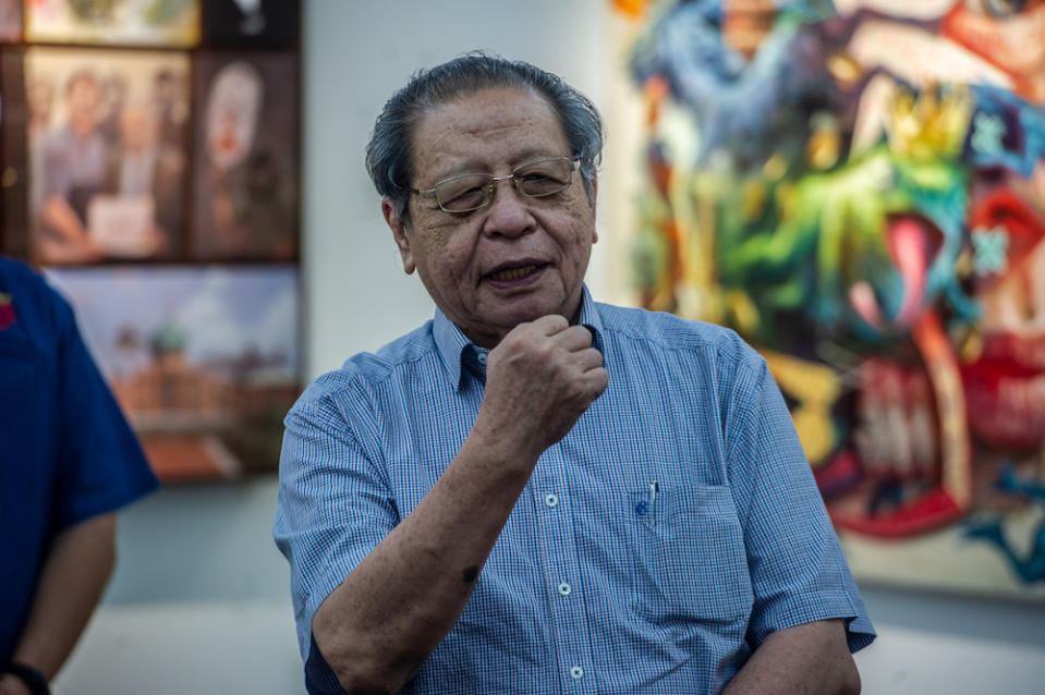 DAP's Lim Kit Siang (pic) explained that the prime minister has less than a month to call for an emergency Cabinet meeting to comply with the Parliament’s standing order before convening a parliamentary session.  — Picture by Shafwan Zaidon