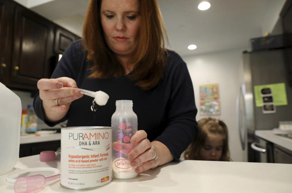 Ashley Strom prepares a bottle of baby formula for her daughter at their home in Northbrook, Illinois, on May 5, 2022. (Chris Sweda/Chicago Tribune/Tribune News Service via Getty Images)