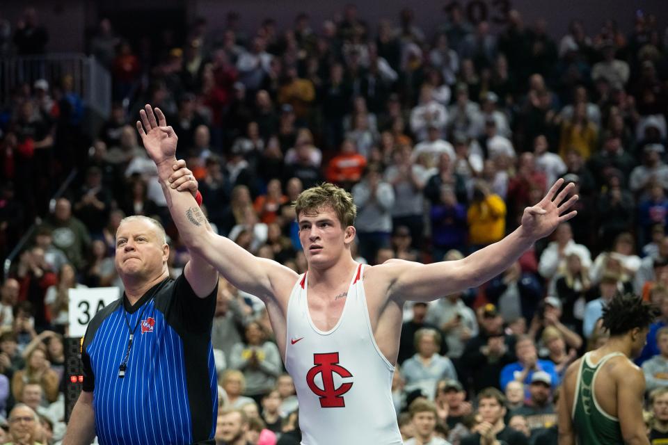 Ben Kueter, Iowa City, City High, wins the Class 3A 220-pound state wrestling championship, on Saturday, Feb. 18, 2023, at Wells Fargo Arena, in Des Moines.